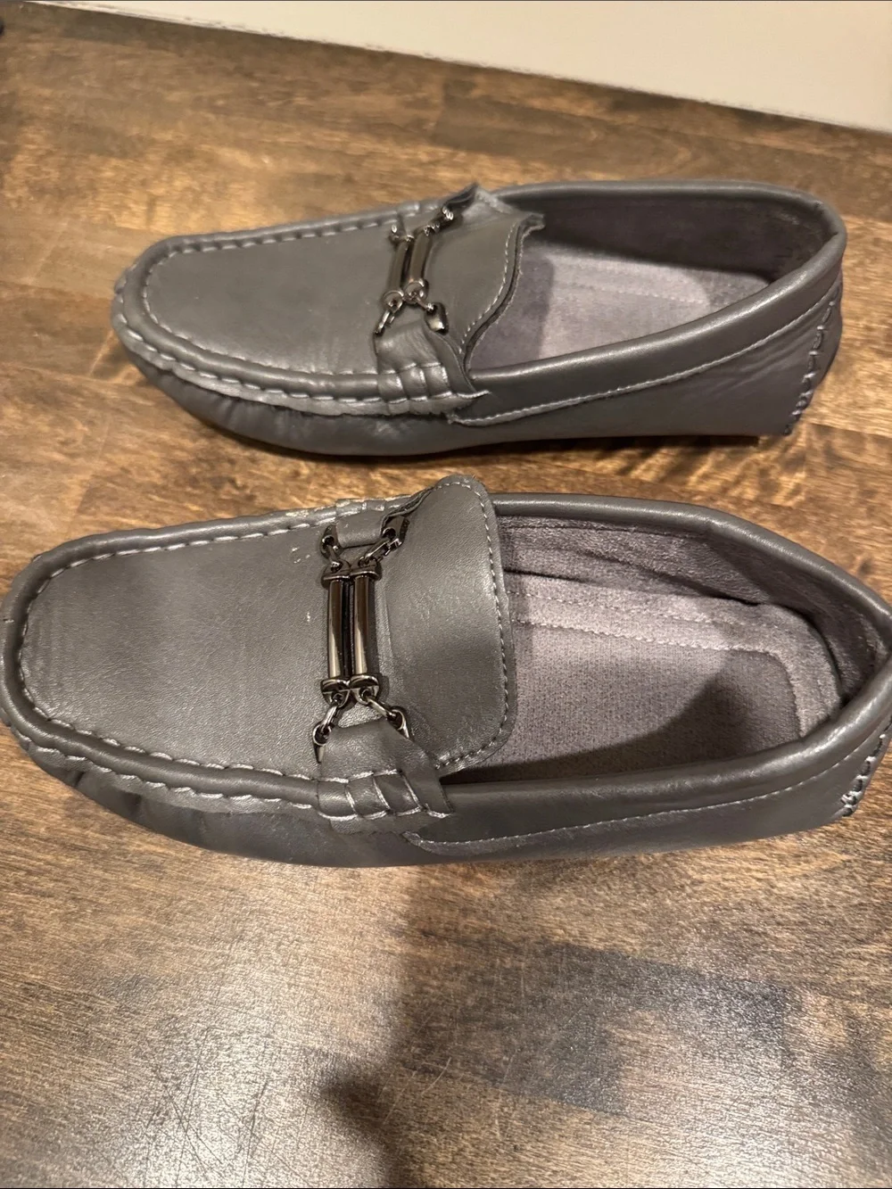 Boys Size 2 Gray Leathe Loafers with Metal Bit